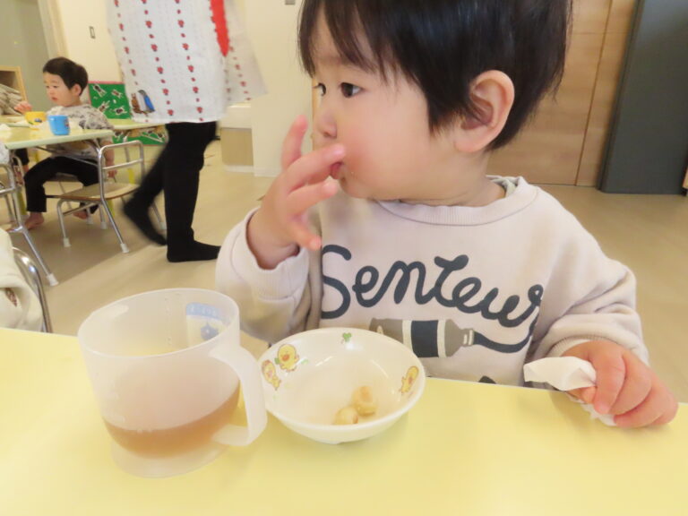 あめ組（2歳児）のおやつ