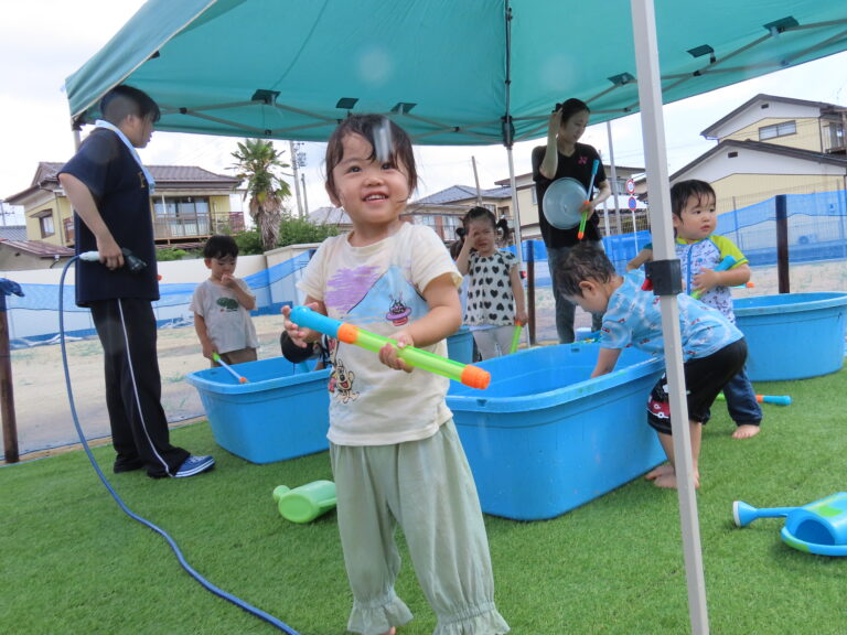 夏だ！水だ！水かけ合戦だ！