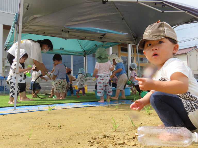 ばしゃばしゃ水遊び！